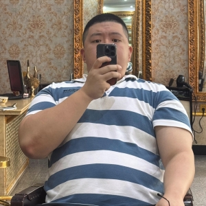 理发店的椅子要装不下我了……