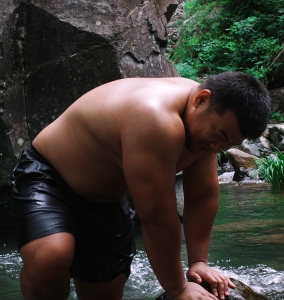 bt肚子飞出来了！