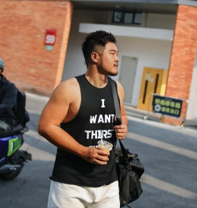 很喜欢这组随意的街拍 有机会做大码男模吗？😆