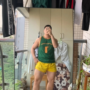 喜欢粗腿白袜吗