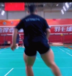 谁来一起打羽毛球